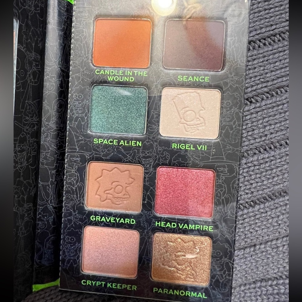 Revolution The Simpsons Treehouse of Terror "Alien Maggie" Eyeshadow Palette